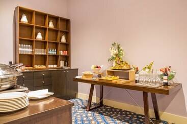 هتل Hilton Panama