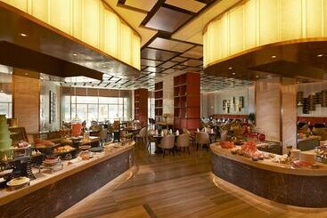 هتل Hilton Zhengzhou