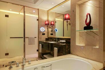 هتل Hilton Zhengzhou