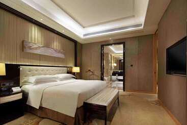 هتل Hilton Zhengzhou