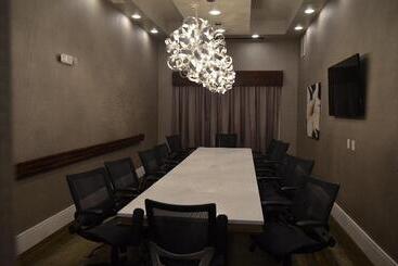 Holiday Inn Express Hotel & Suites Albany By Ihg
