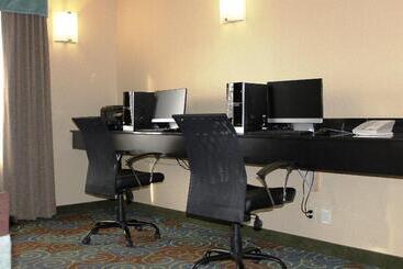هتل Holiday Inn Express Yorkton East, An Ihg