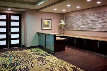 هتل Homewood Suites By Hilton Hamilton, Ontario, Canada