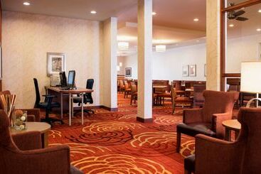 هتل Homewood Suites By Hilton Winnipeg Airport Polo Park, Mb