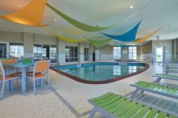 هتل Homewood Suites By Hilton Calgary Airport, Alberta, Canada