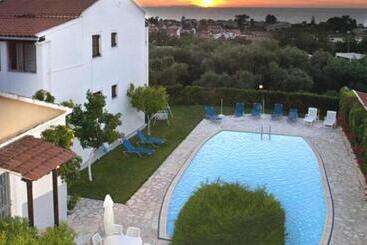 هتل Irene Apartments