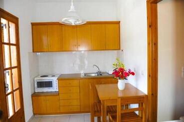 هتل Irene Apartments