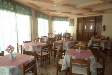 هتل Kamari Bay
