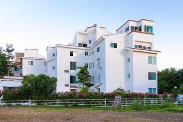 Las Gaviotas Hotel & Suites