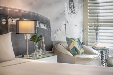 هتل Oaks Melbourne On William Suites