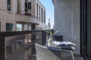 هتل Oaks Melbourne On William Suites