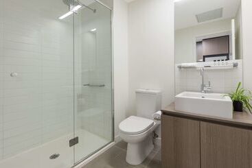 هتل Oaks Melbourne On William Suites