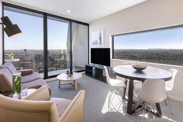 هتل Oaks Melbourne On William Suites