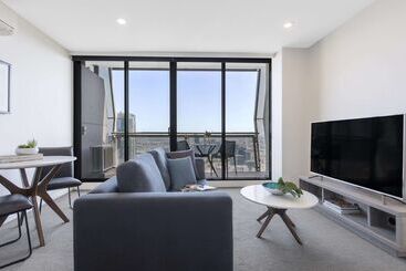 هتل Oaks Melbourne On William Suites