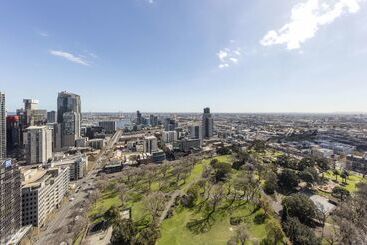 هتل Oaks Melbourne On William Suites