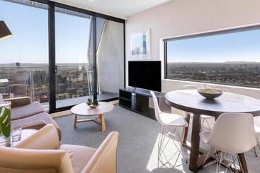 هتل Oaks Melbourne On William Suites