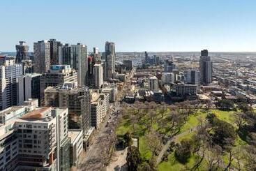 هتل Oaks Melbourne On William Suites