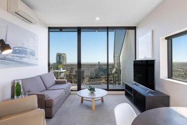 هتل Oaks Melbourne On William Suites