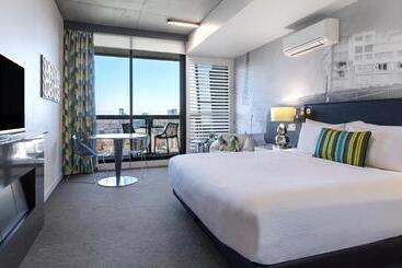 هتل Oaks Melbourne On William Suites