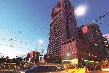 هتل Oaks Melbourne On William Suites