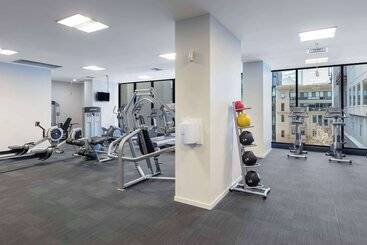هتل Oaks Melbourne On William Suites