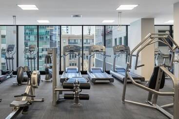 هتل Oaks Melbourne On William Suites