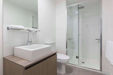 هتل Oaks Melbourne On William Suites
