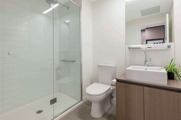 هتل Oaks Melbourne On William Suites