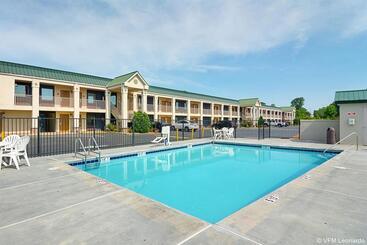 ホテル Quality Inn Calhoun North I75