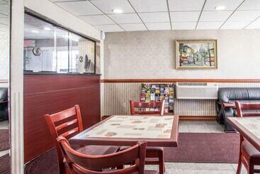 هتل Rodeway Inn