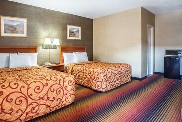 هتل Rodeway Inn