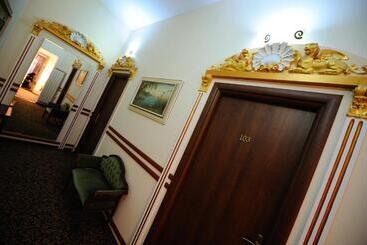 هتل Royal Craiova