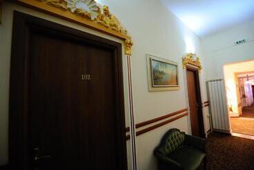 هتل Royal Craiova