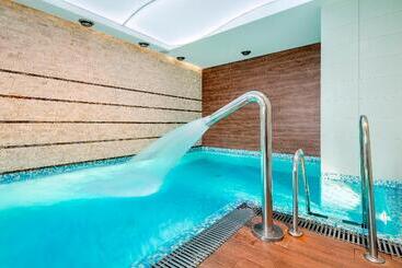 Różany Gaj Destigo Hotels