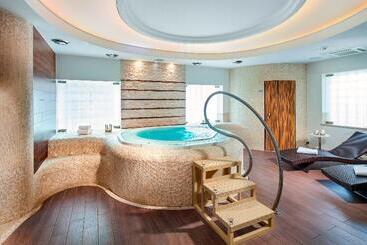 Różany Gaj   Destigo Hotels