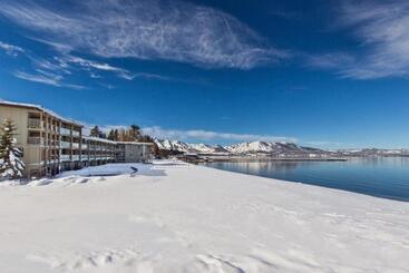 هتل Tahoe Lakeshore Lodge & Spa