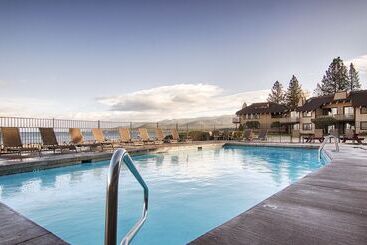 هتل Tahoe Lakeshore Lodge & Spa