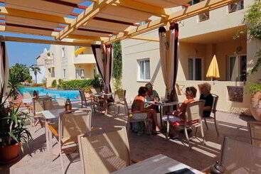 هتل آپارتمان Lambrinos Suites
