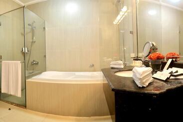 اقامتگاه Magnum Hotel & Suites West Bay