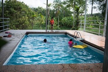 هتل Baanngau 3 Season Resort