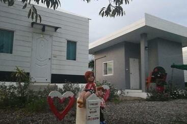 هتل Baanngau 3 Season Resort