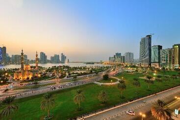 Al Majaz Premiere Hotel Apartments