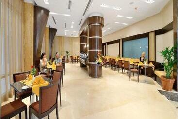 Al Majaz Premiere Hotel Apartments