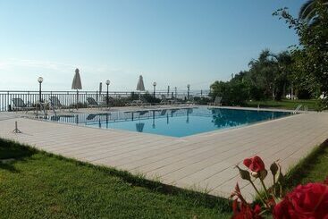 Aronis Apartments