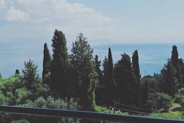 Aronis Apartments