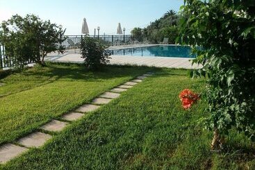 Aronis Apartments