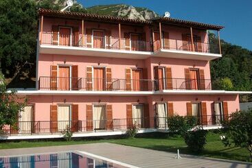 Aronis Apartments