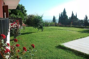 Aronis Apartments