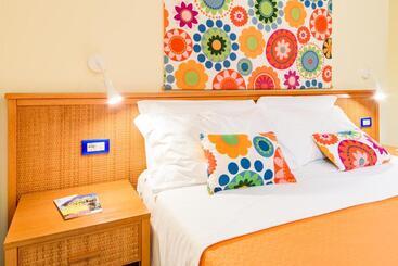 تختخواب و صبحانه Sharon House
