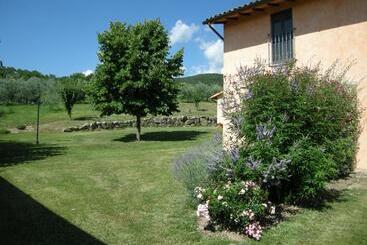 هتل Agriturismo La Torriola